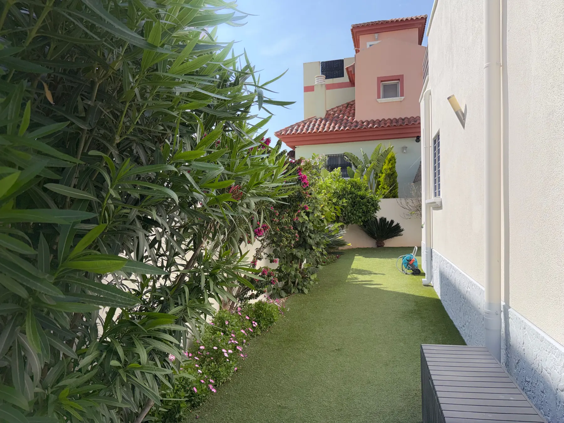 Mediterraner Gartenweg